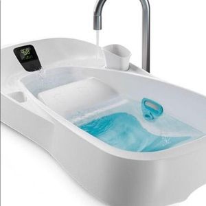 4moms Infant Bathtub with digital thermometer